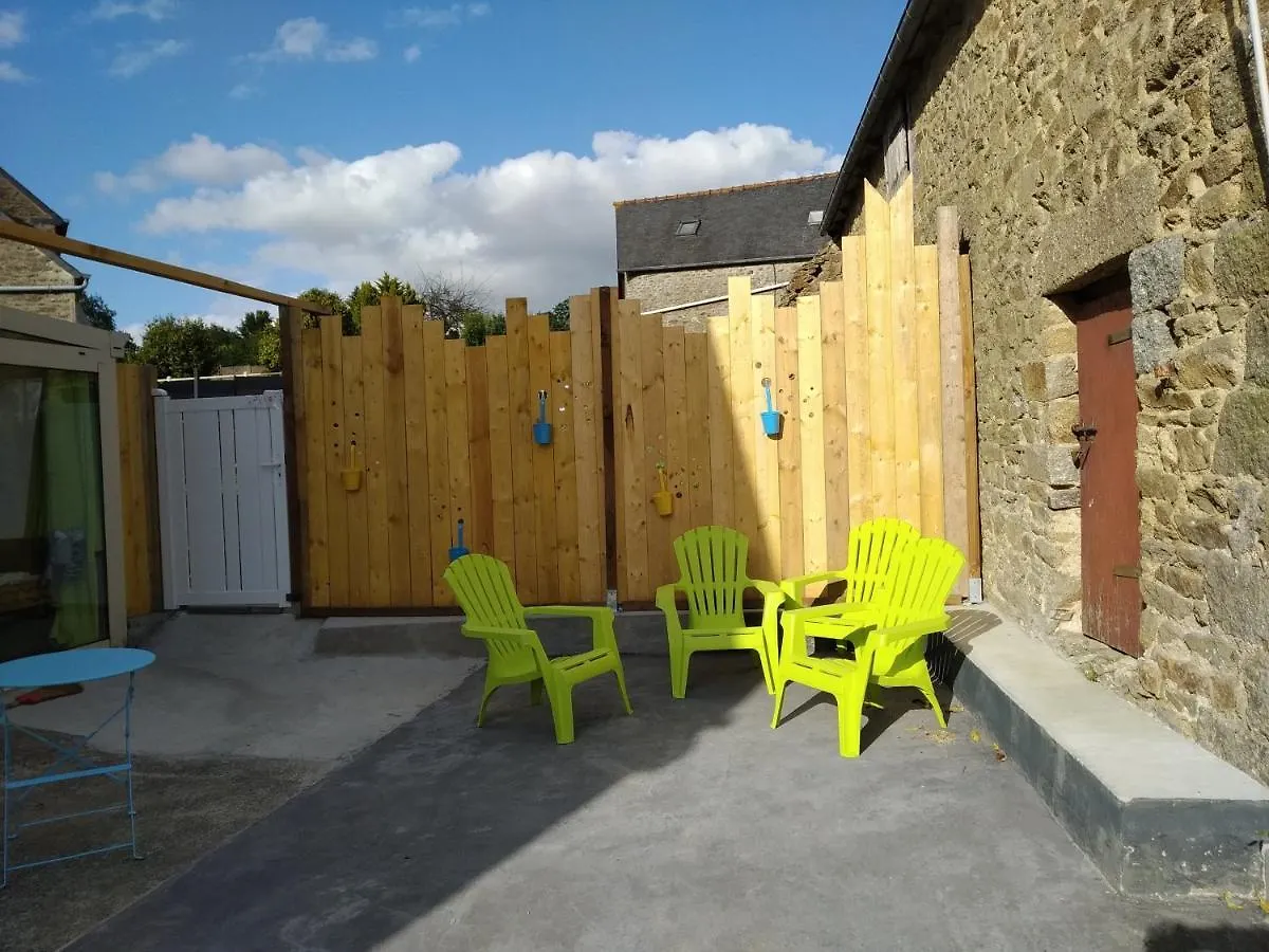 Gite Familial Plouguenast-Langast 0*,